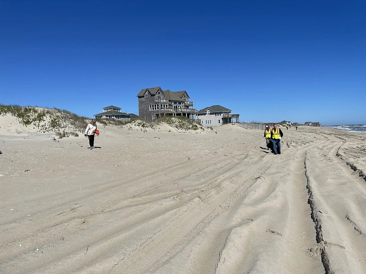 Volunteers participate in beach debris cleanup - 52752007055.jpg